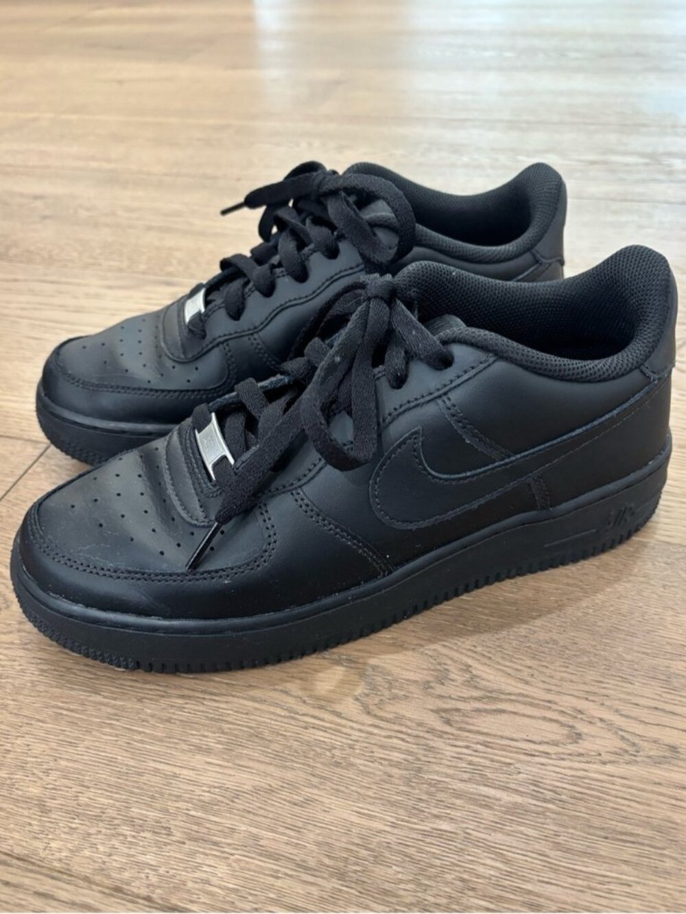 Nike Air Force 1 Low Triple Black Youth Size 7Y (Fits Women’s 8.5)